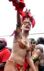b07705143722763rihanna.jpg