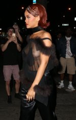 41936455_rihanna-227.jpg