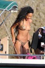 1a71f8203674254rihanna.jpg