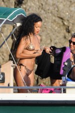 306f3b203674323rihanna.jpg
