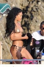 eec063203674201rihanna.jpg