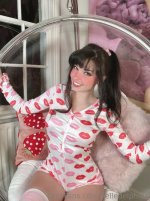 2023-03-13_Bubble_Chair_Kisses-2.md.jpeg